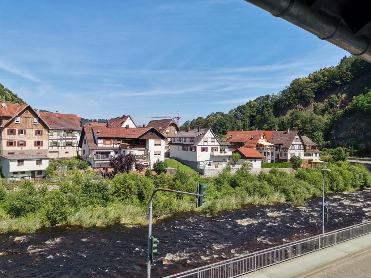 Gruener Baum - Im Murgtal, Schwarzwald Hotel Weisenbach